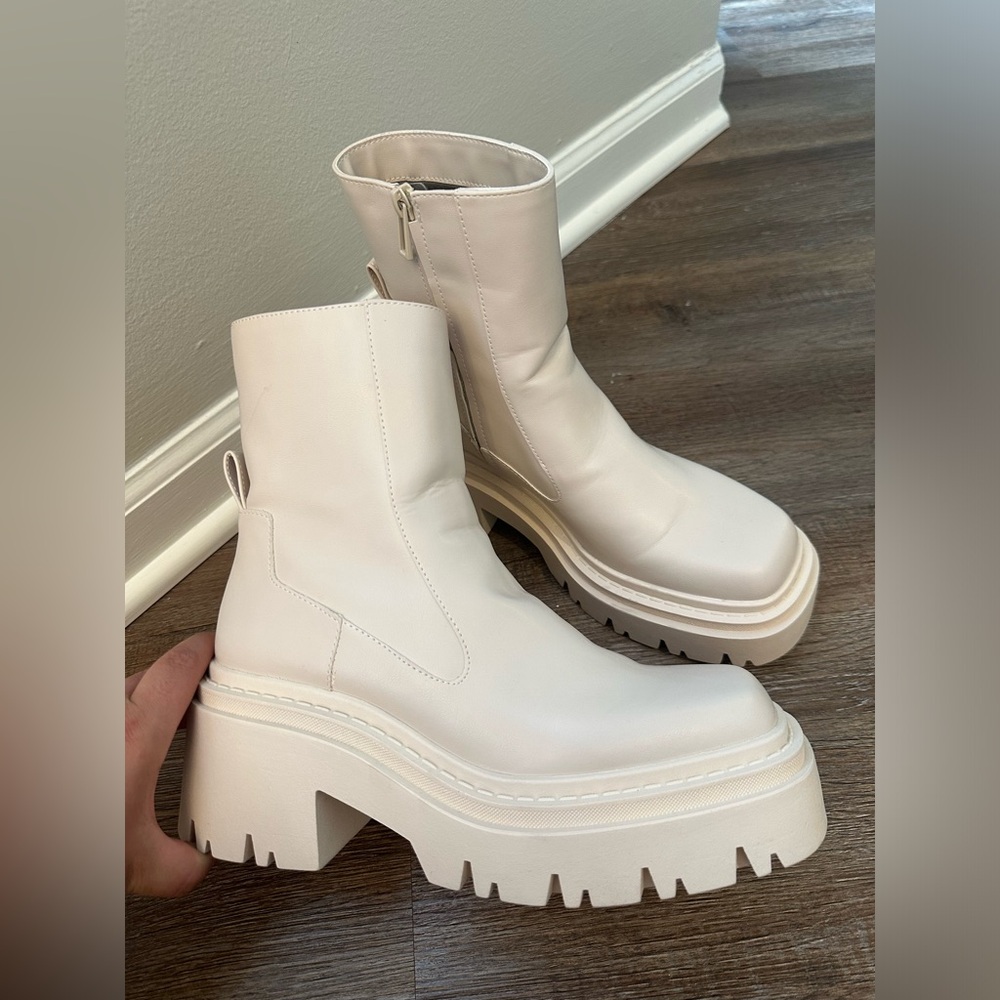 Zara boot cream color, one time wore only 99% new